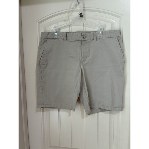 Gap Chino shorts Size 14  Khakis by Gap City Bermuda  9" - Picture 1 of 2